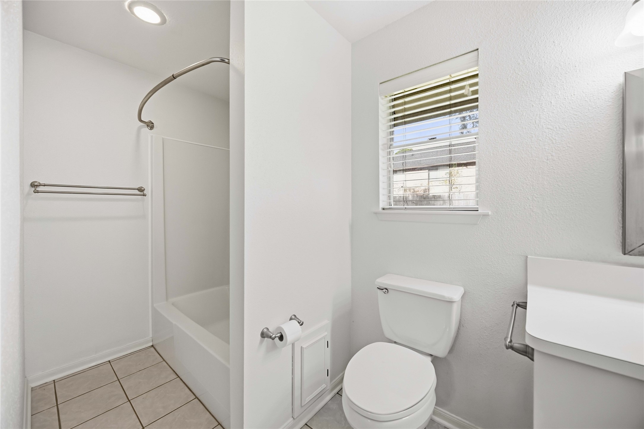 1218 S Booth Lane, Alvin, TX 77511