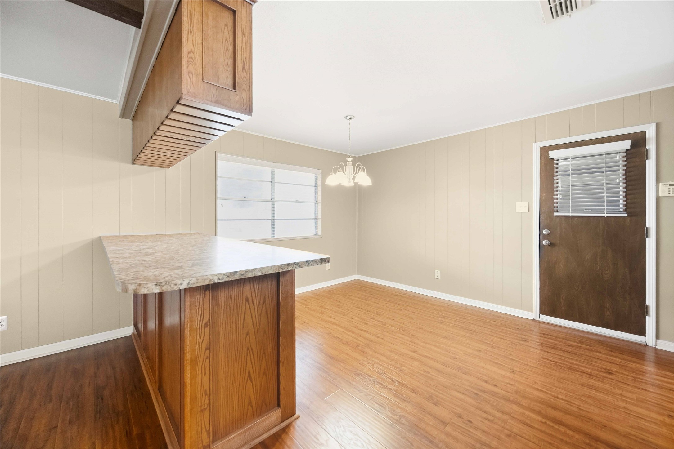 1218 S Booth Lane, Alvin, TX 77511