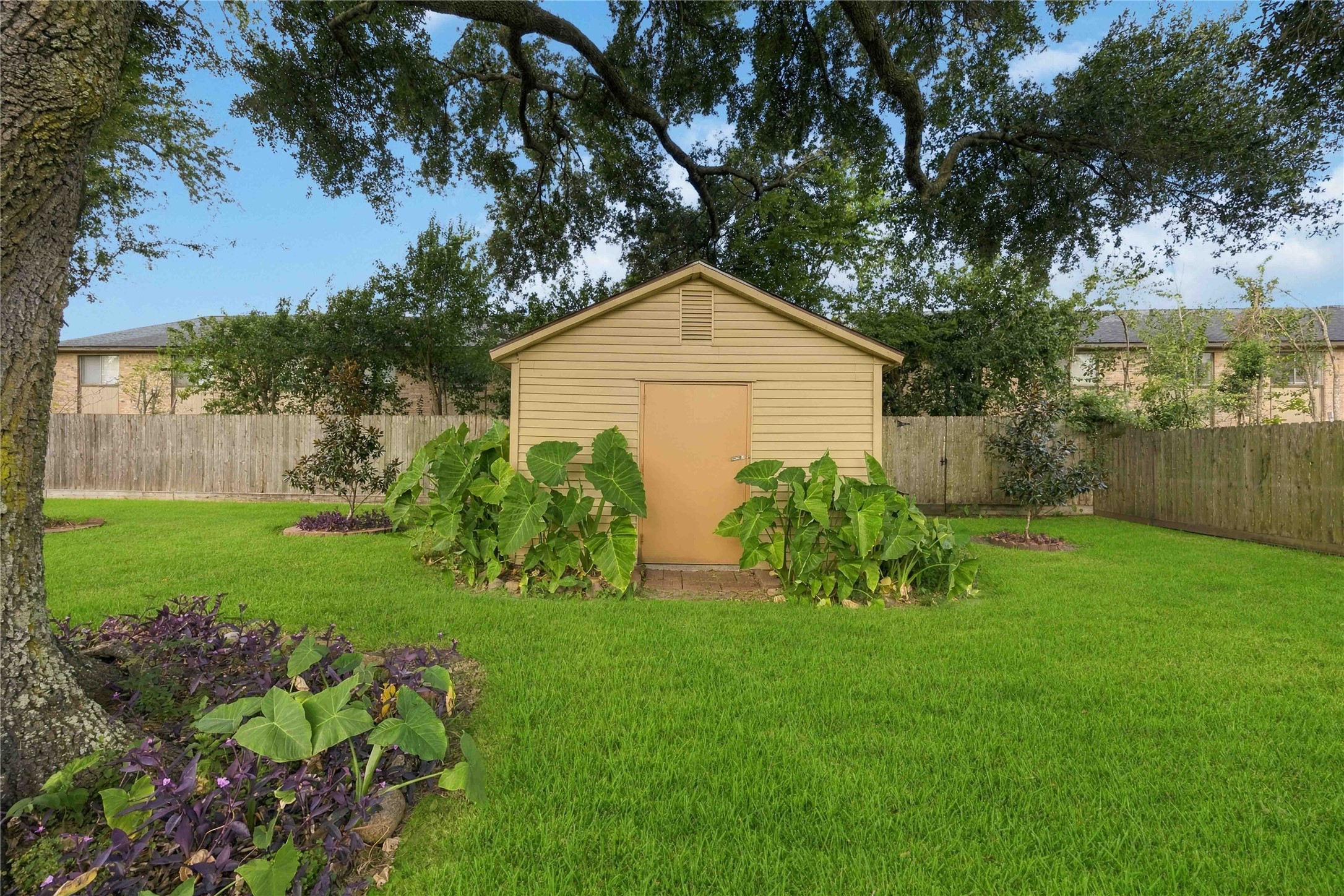 1218 S Booth Lane, Alvin, TX 77511
