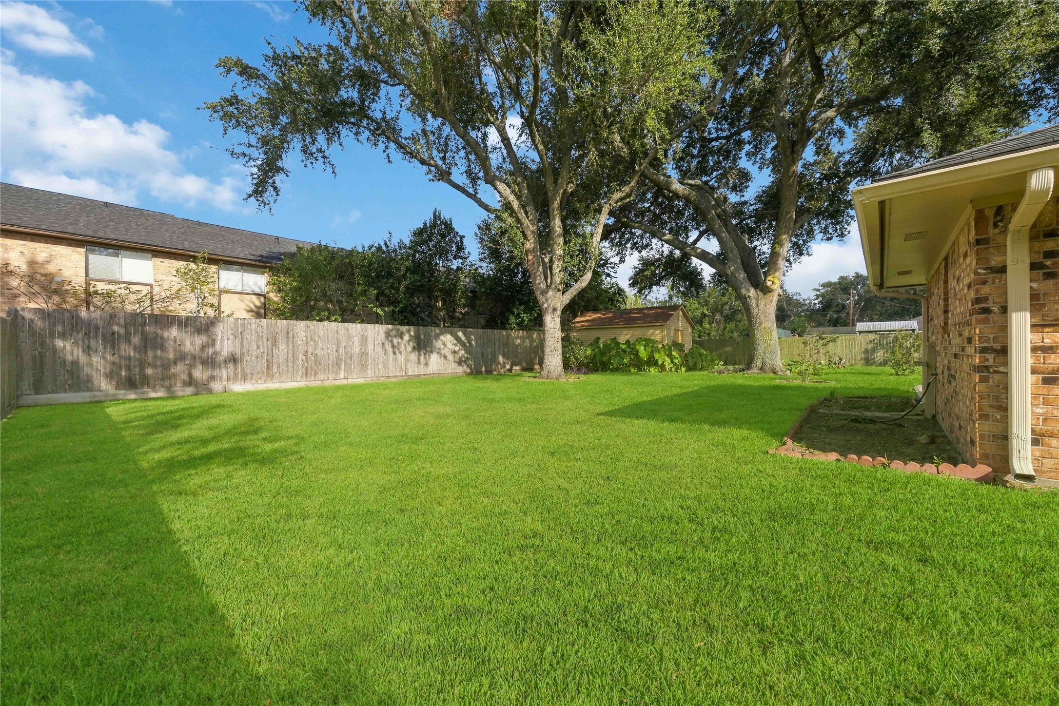 1218 S Booth Lane, Alvin, TX 77511