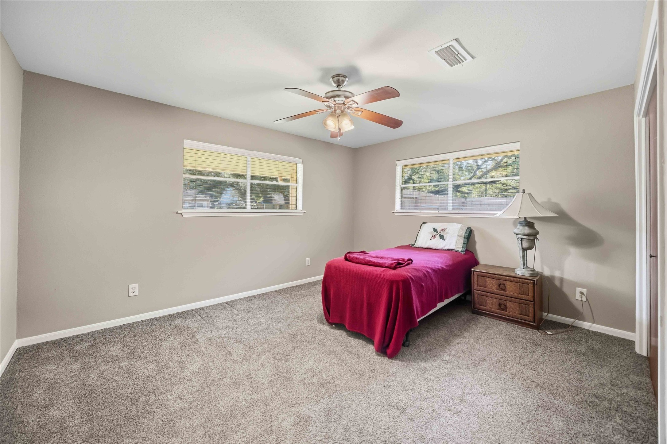 1218 S Booth Lane, Alvin, TX 77511