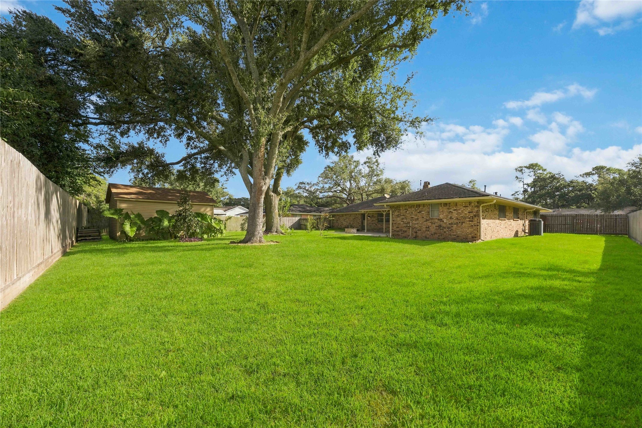 1218 S Booth Lane, Alvin, TX 77511