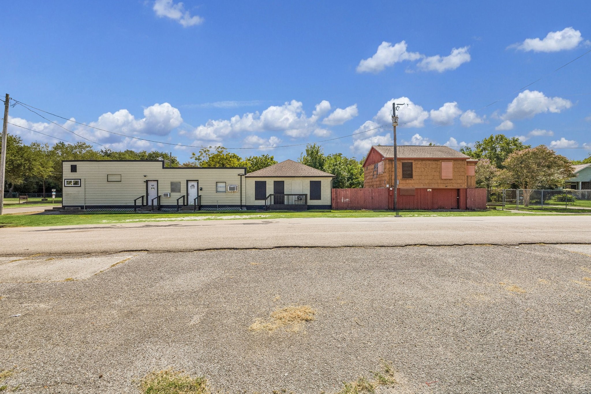 2507 3rd Avenue N, Texas City, TX 77590