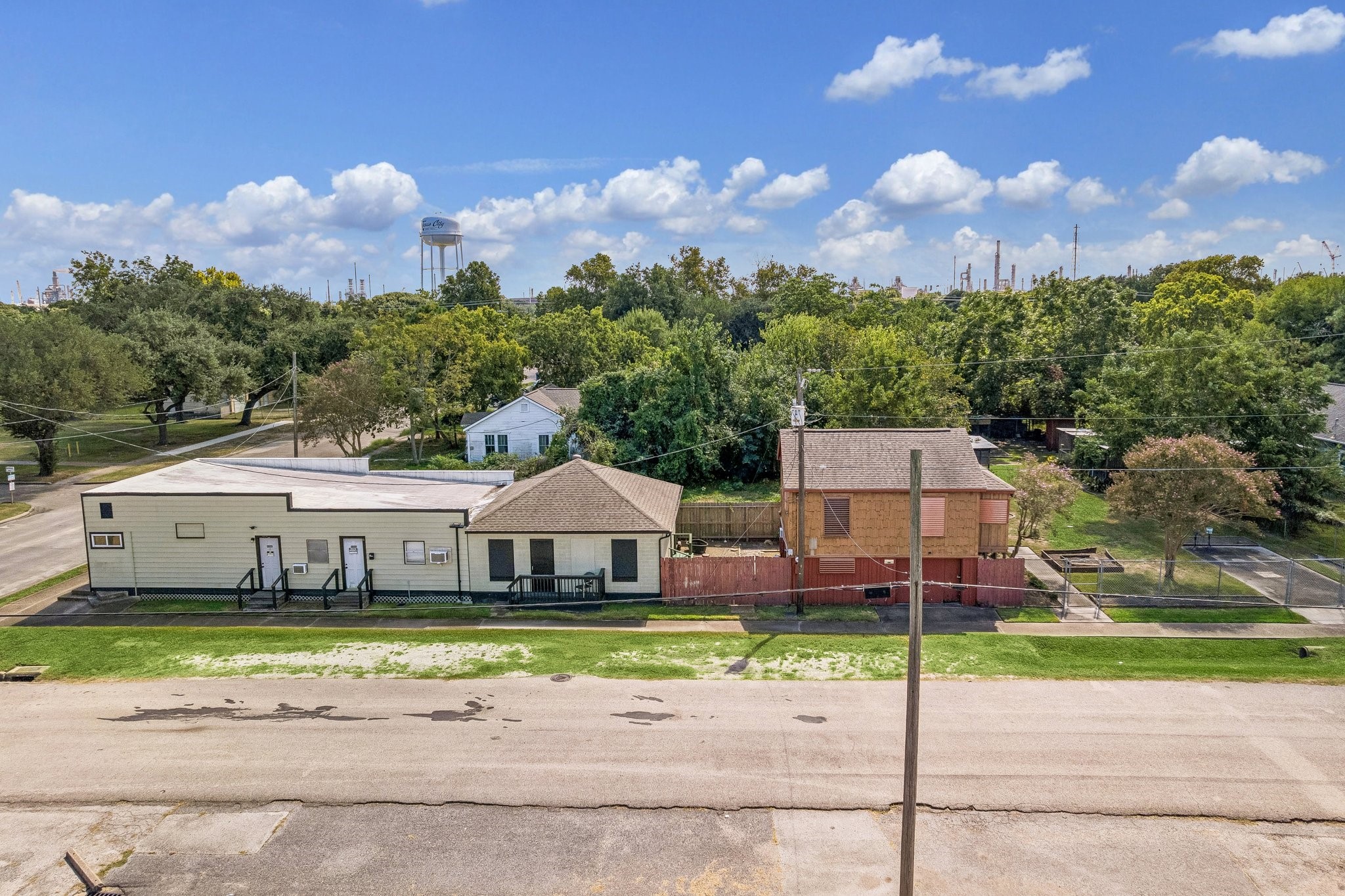 2507 3rd Avenue N, Texas City, TX 77590