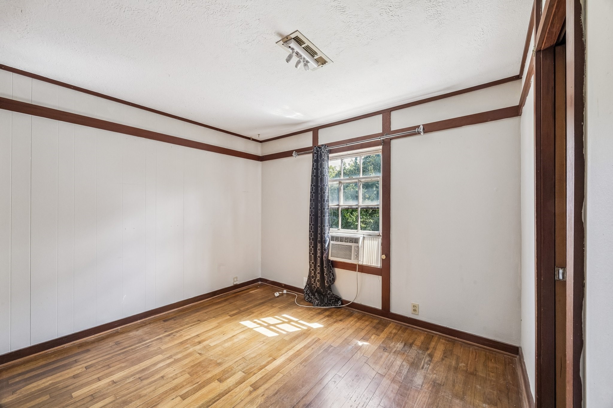2507 3rd Avenue N, Texas City, TX 77590
