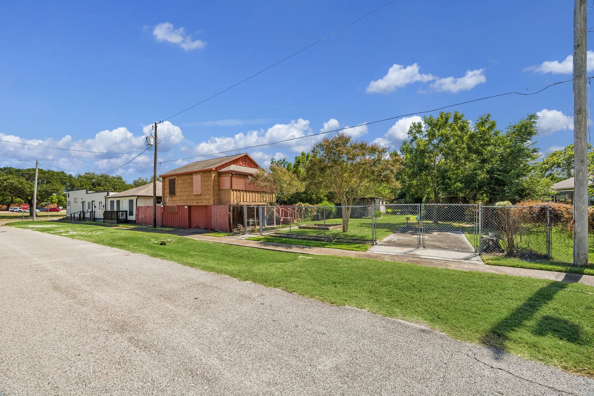 2507 3rd Avenue N, Texas City, TX 77590