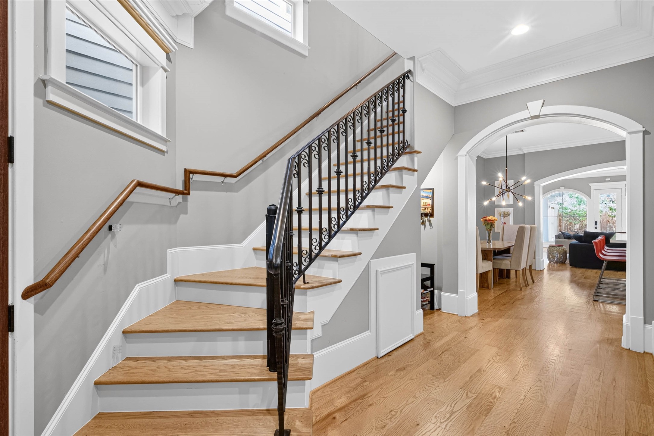 ...the transition room to the 2nd floor, but first, lets transition to the kitchen and family rooms...