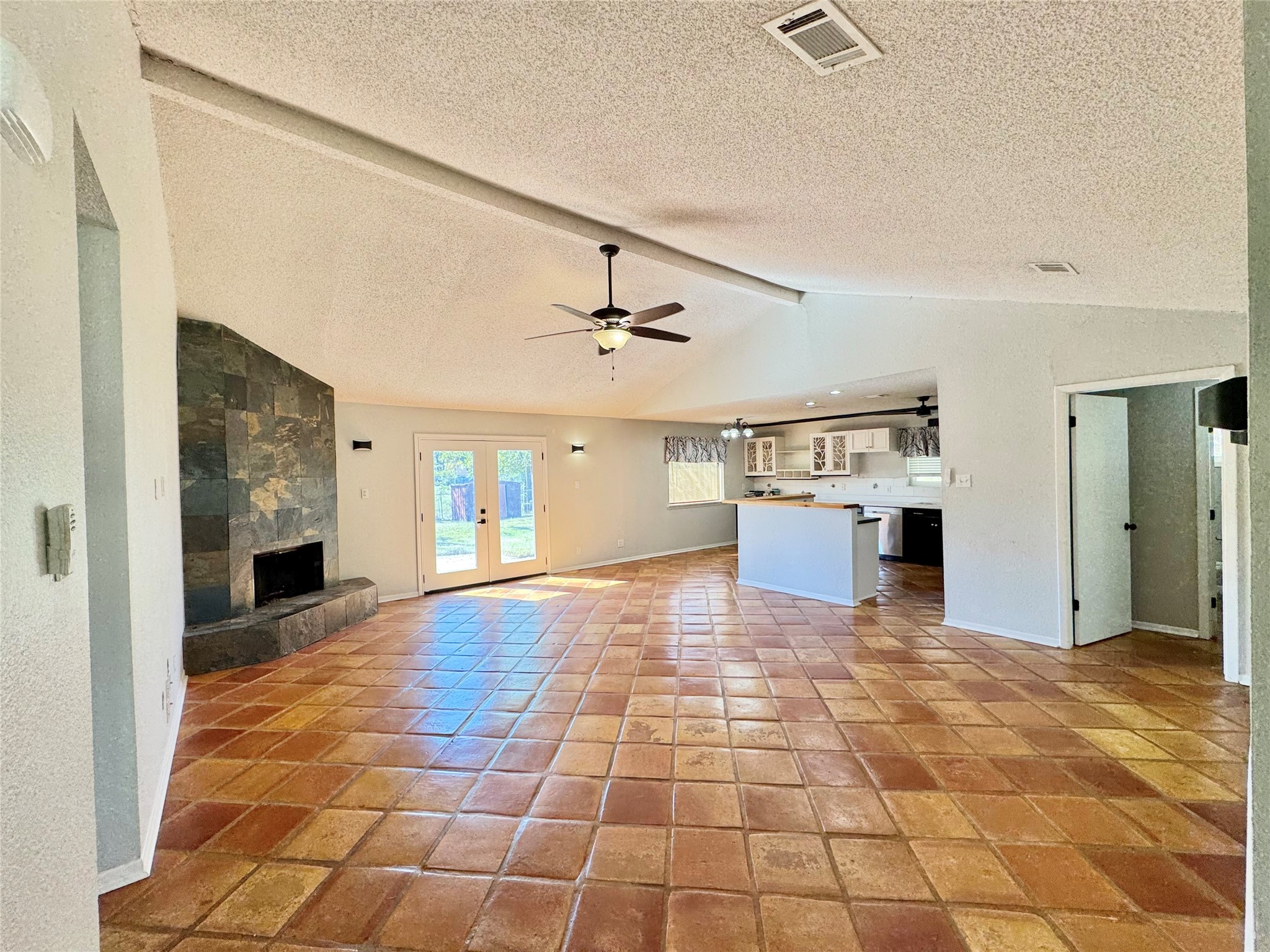 2109 Kingsway Drive, League City, TX 77573 2109 Kingsway Drive, League City, TX 77573