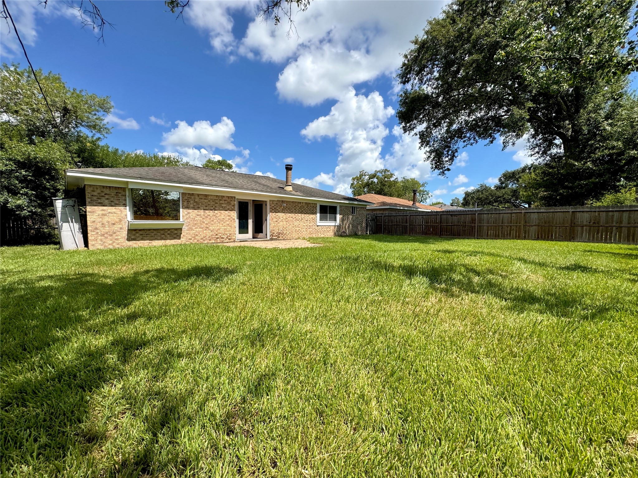 2109 Kingsway Drive, League City, TX 77573