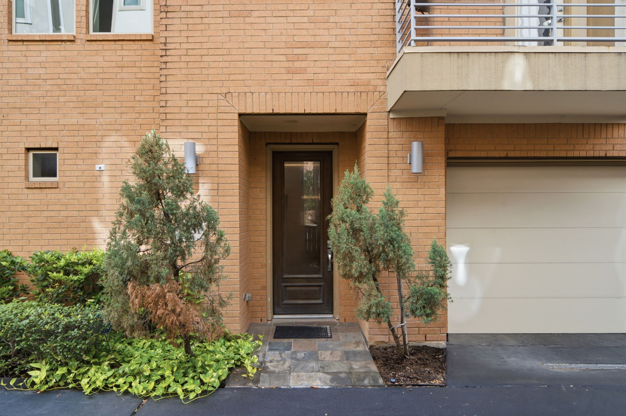 Nestled just minutes from Memorial Park, you'll enjoy one of Houston's most desirable locations with recreation at your doorstep. Nestled just minutes from Memorial Park, you'll enjoy one of Houston's most desirable locations with recreation at your doorstep.