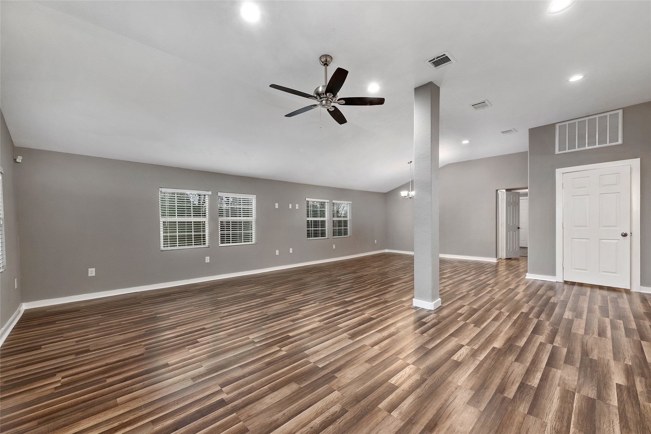 2513 S Grand Boulevard, Pearland, TX 77581 2513 S Grand Boulevard, Pearland, TX 77581