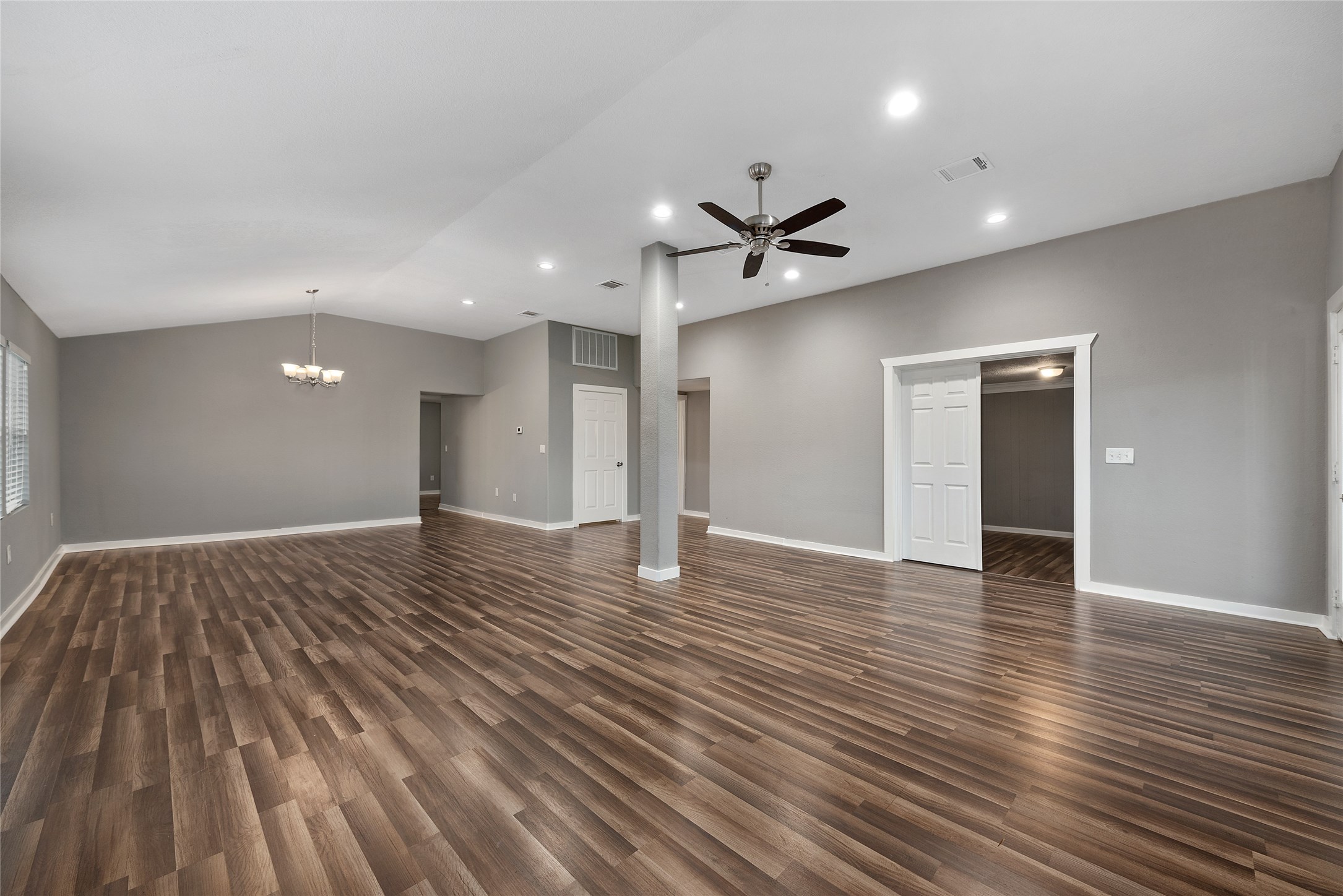 2513 S Grand Boulevard, Pearland, TX 77581