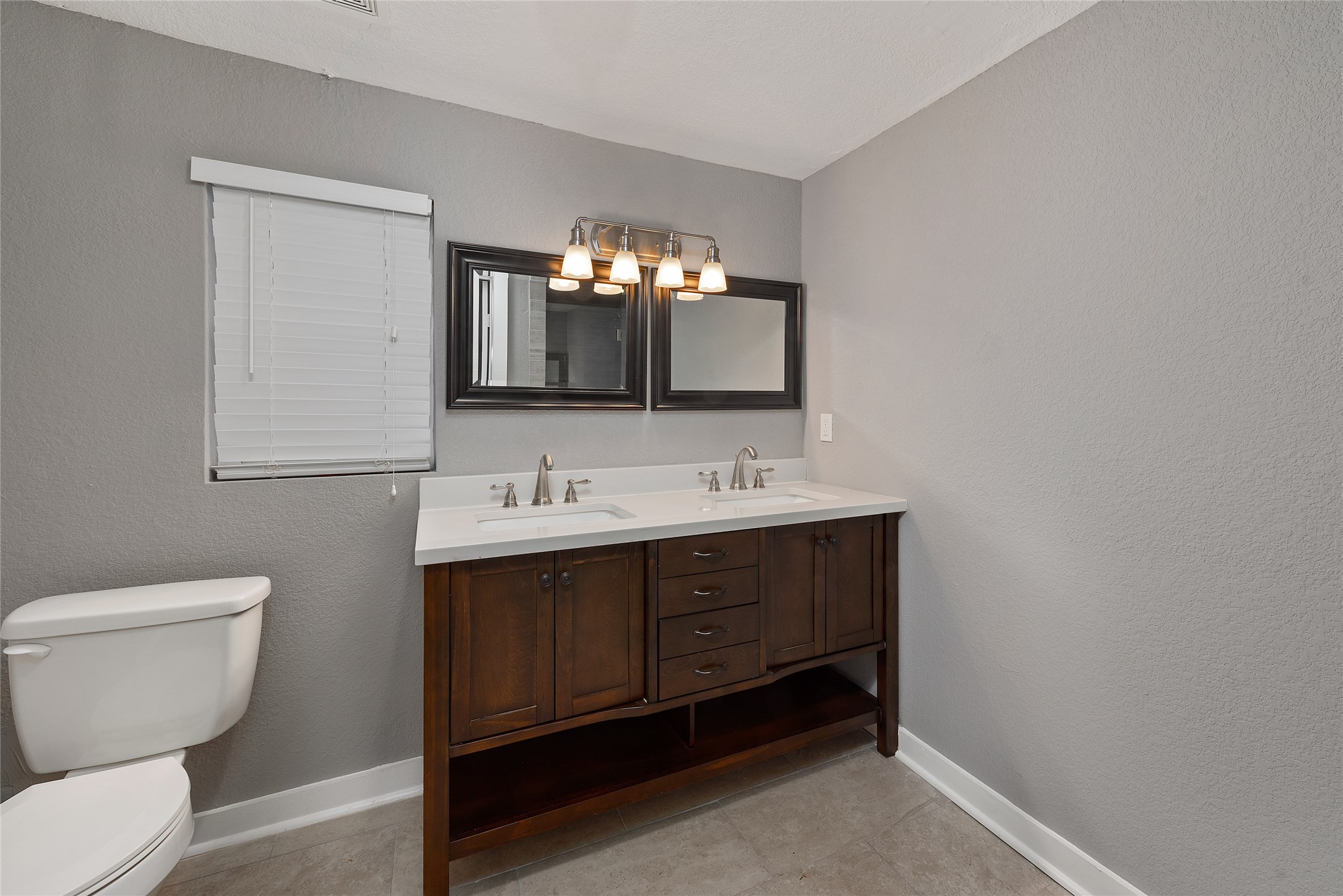 2513 S Grand Boulevard, Pearland, TX 77581