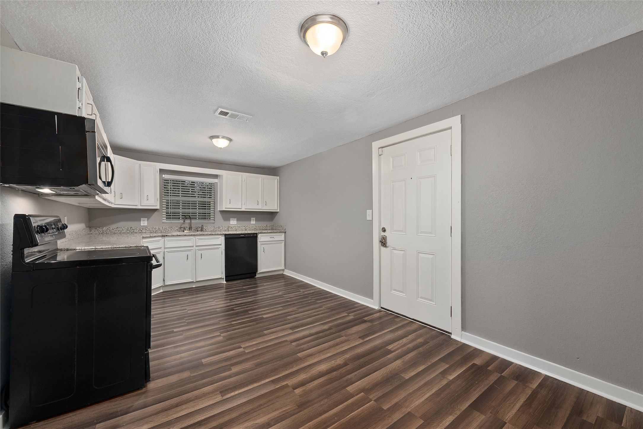 2513 S Grand Boulevard, Pearland, TX 77581