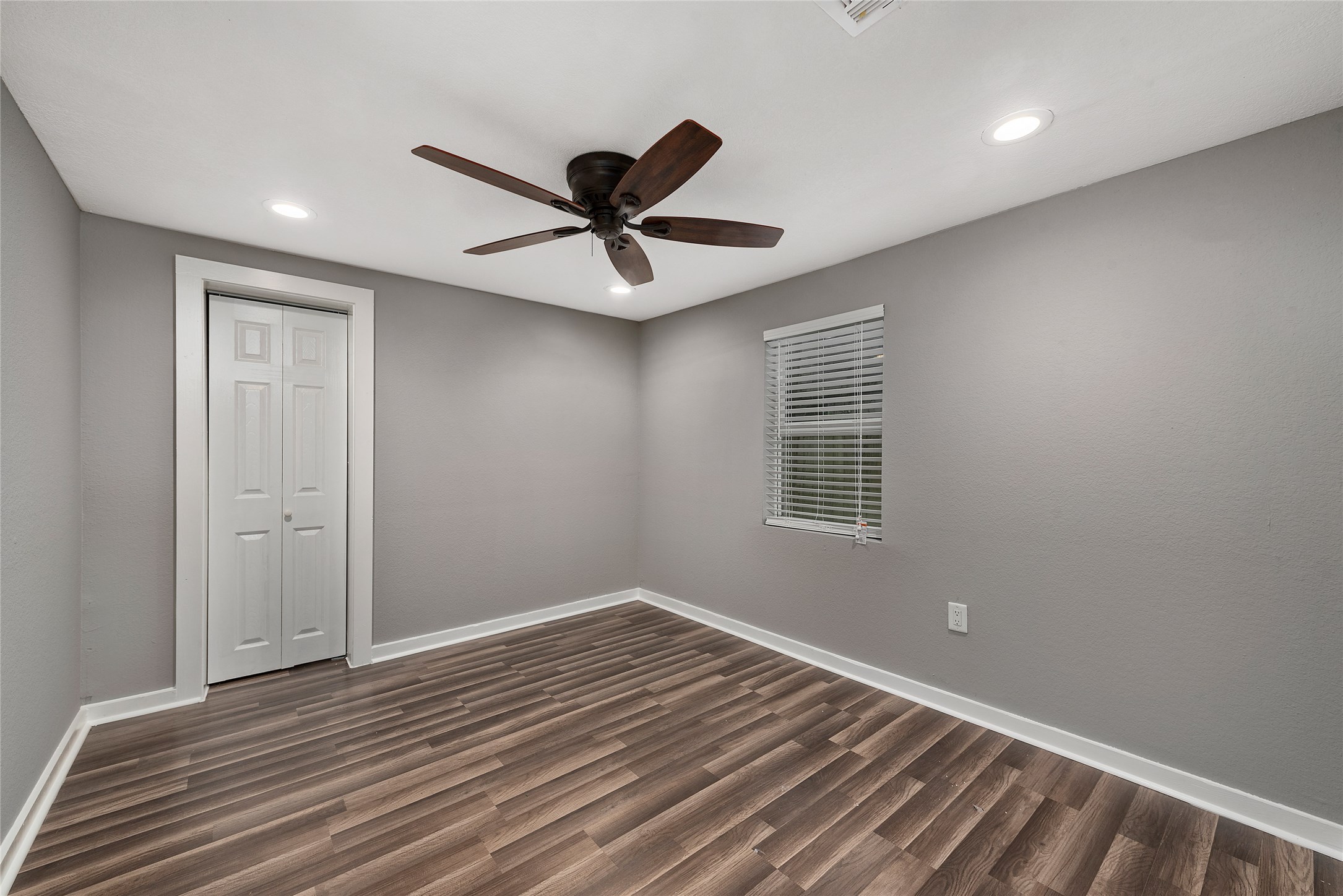 2513 S Grand Boulevard, Pearland, TX 77581