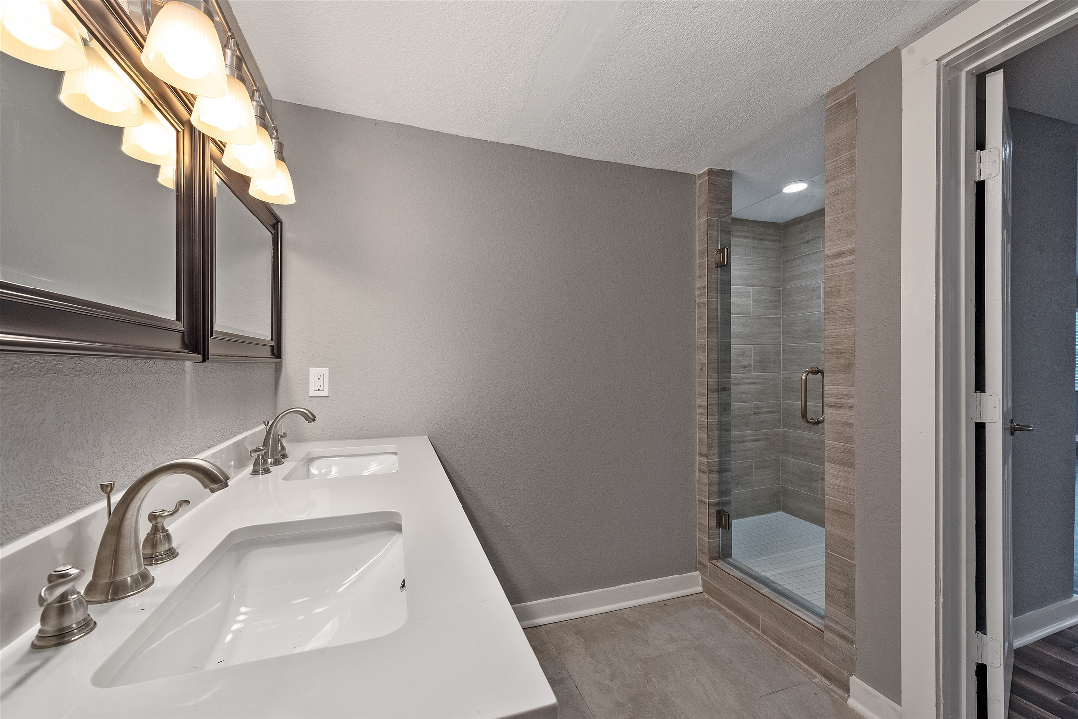 2513 S Grand Boulevard, Pearland, TX 77581