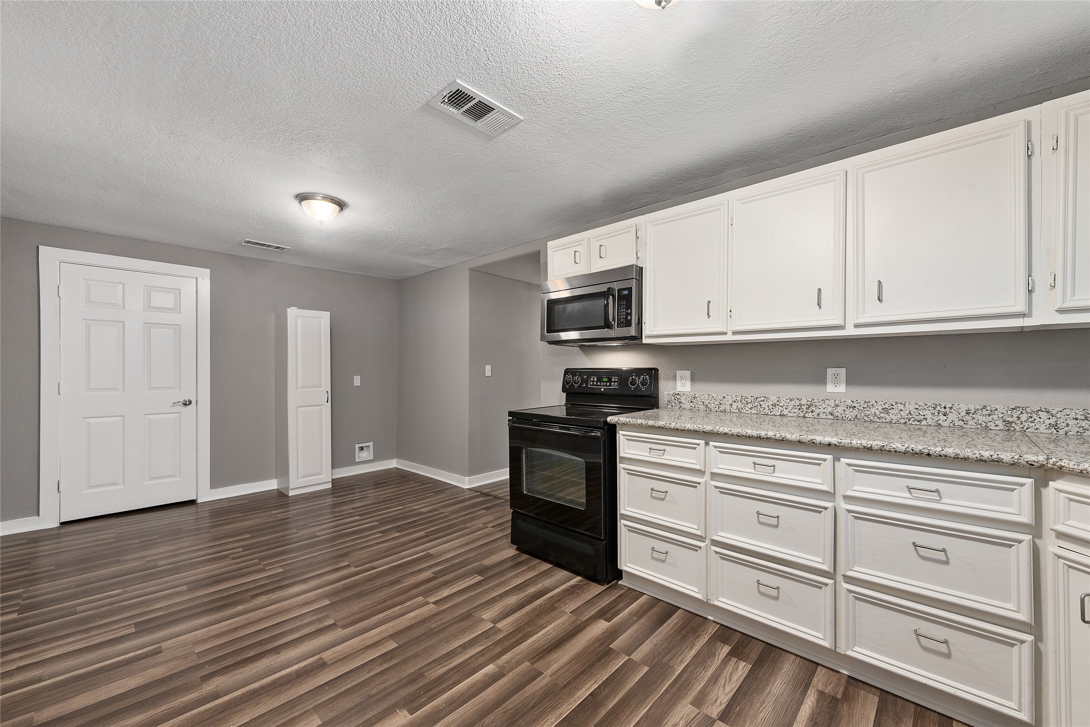 2513 S Grand Boulevard, Pearland, TX 77581