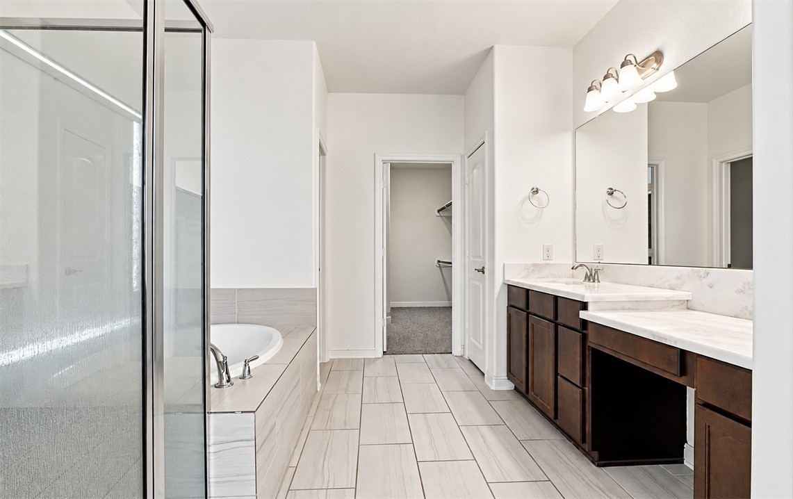 Primary bath with dual sinks