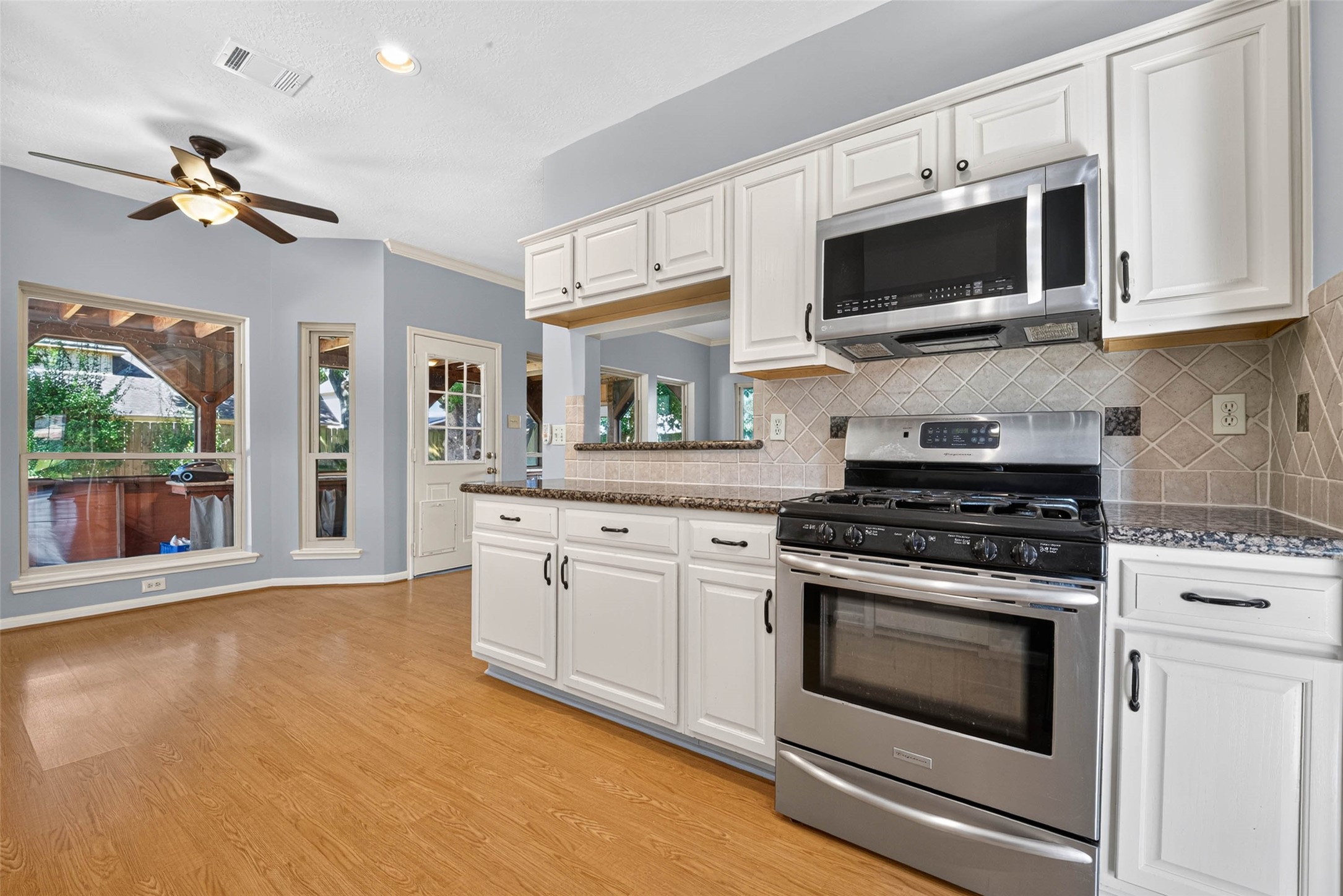 507 Brompton Lane, Highlands, TX 77562