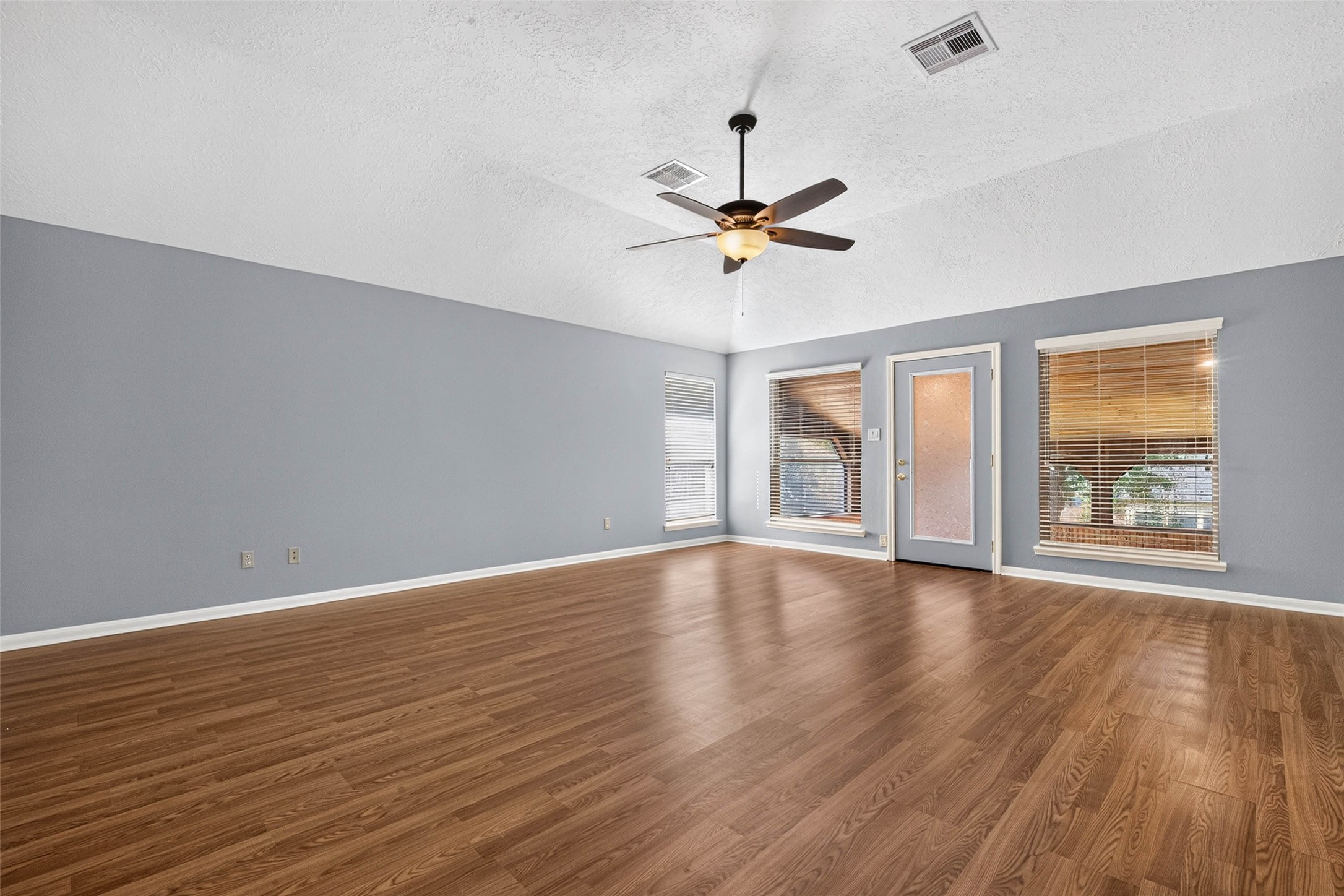 507 Brompton Lane, Highlands, TX 77562