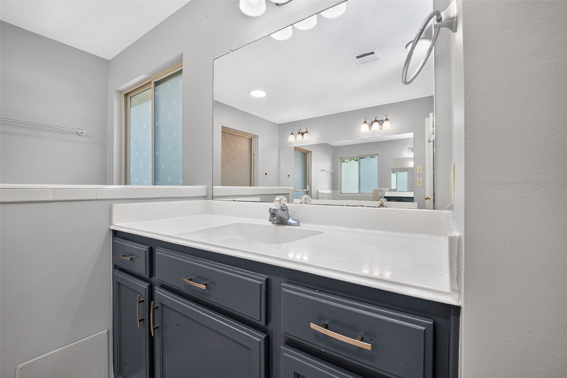 507 Brompton Lane, Highlands, TX 77562