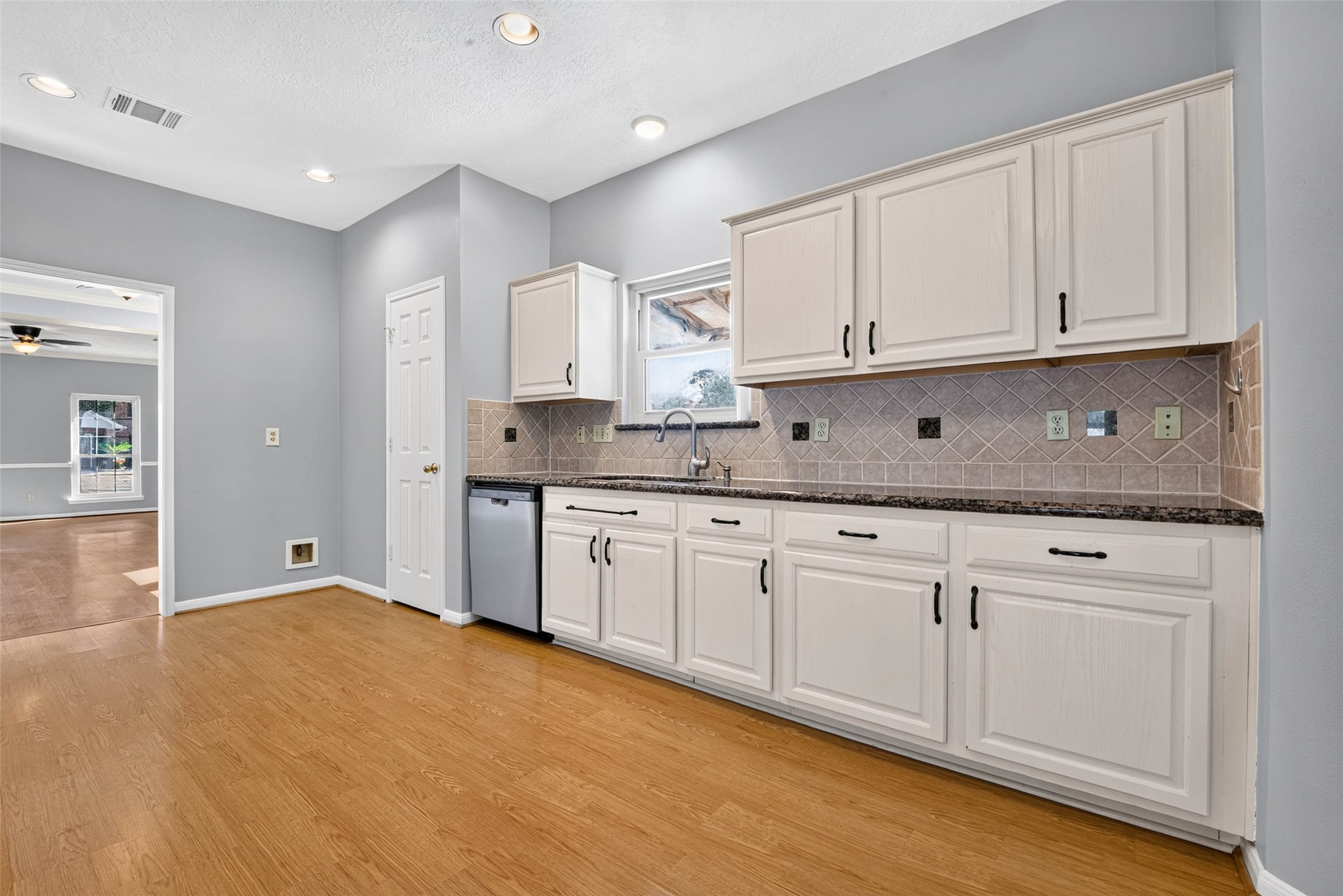 507 Brompton Lane, Highlands, TX 77562