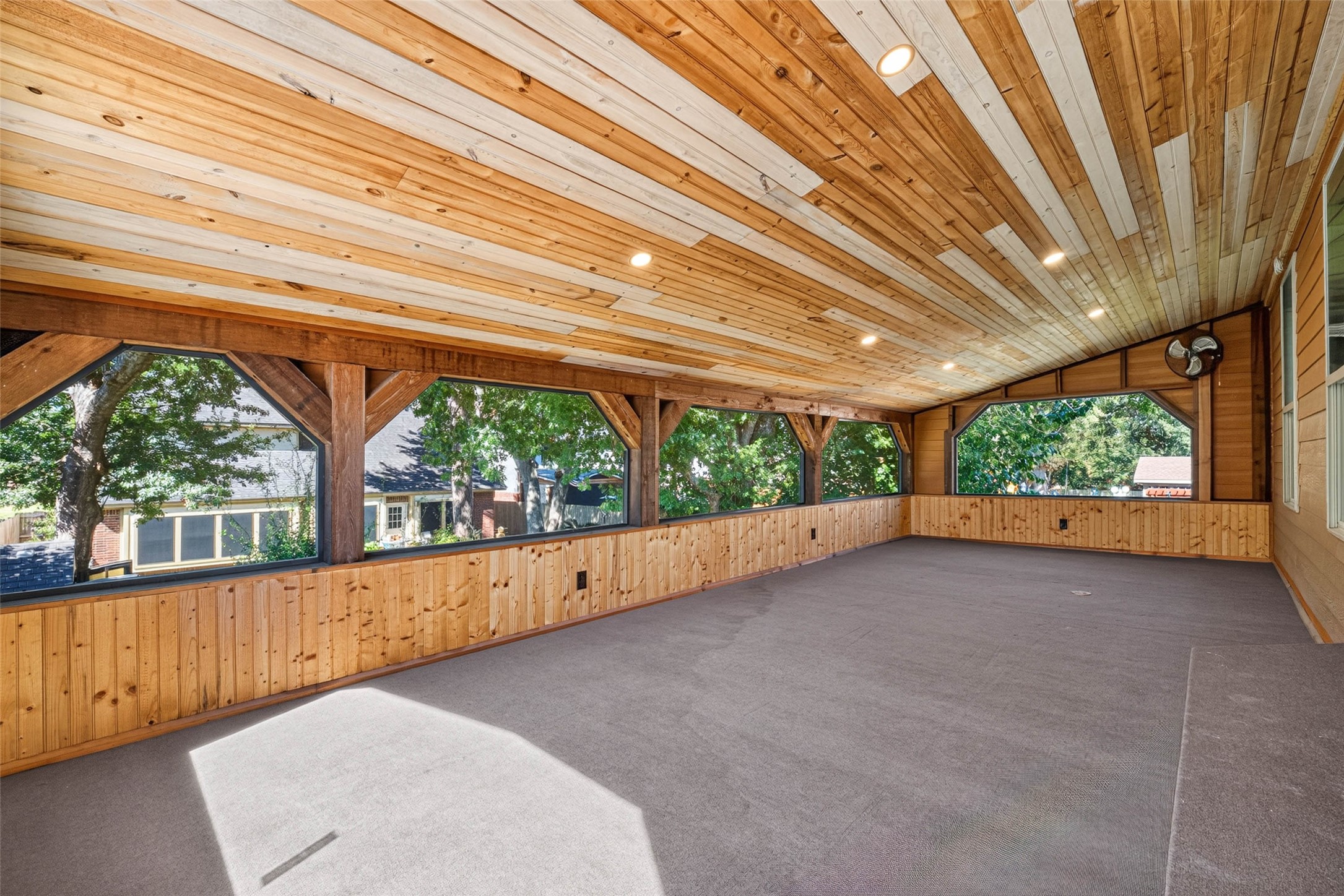 507 Brompton Lane, Highlands, TX 77562