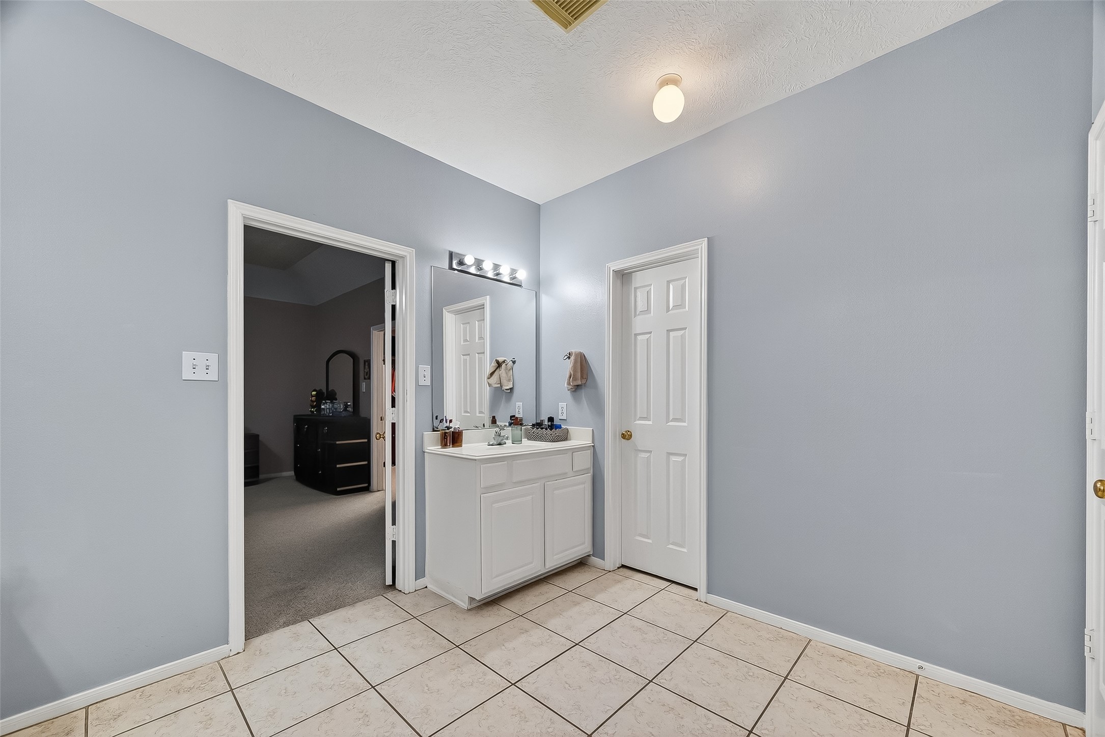 15527 Seminole Canyon Drive, Sugar Land, TX 77498