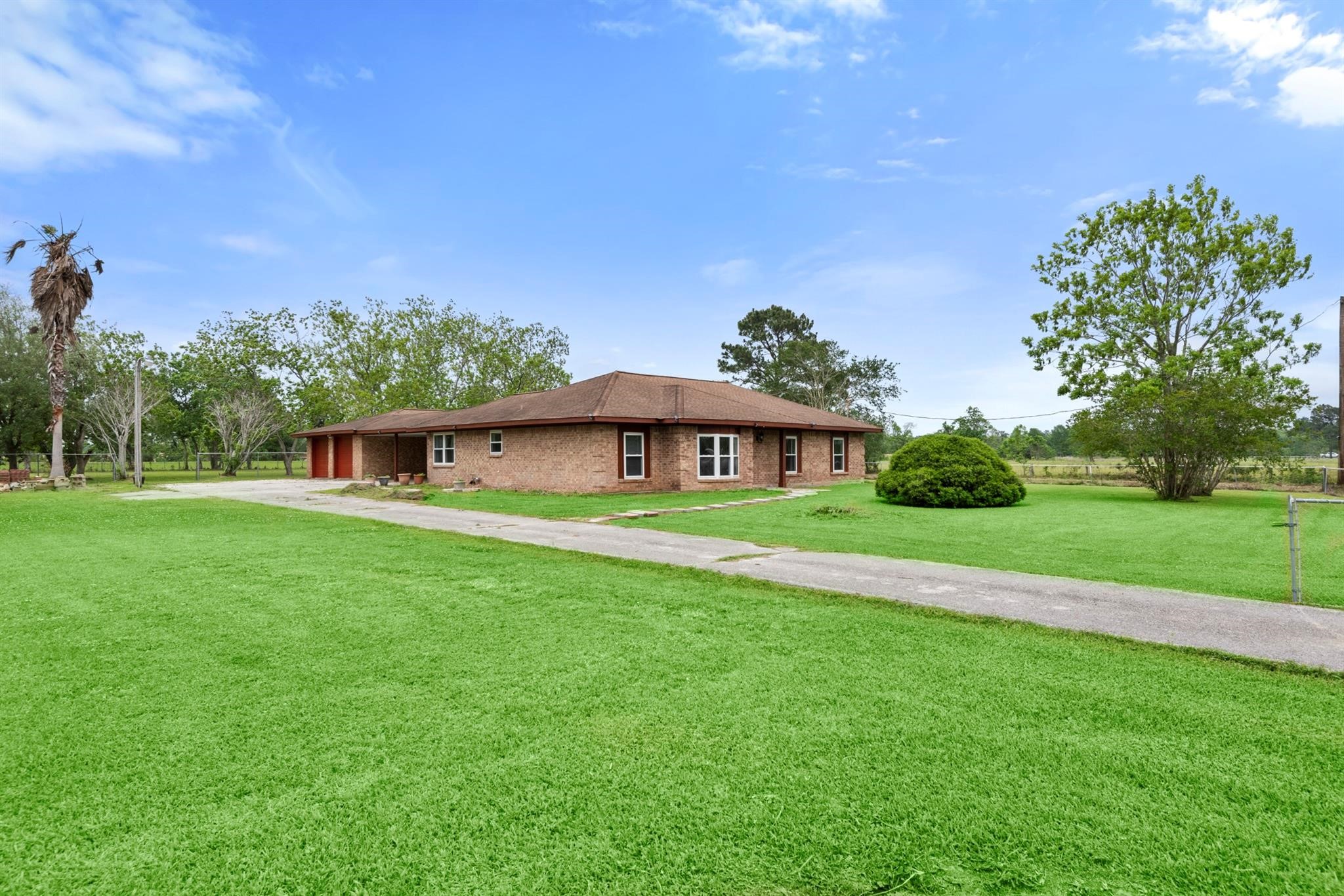 318 County Road 296d, Alvin, TX 77511