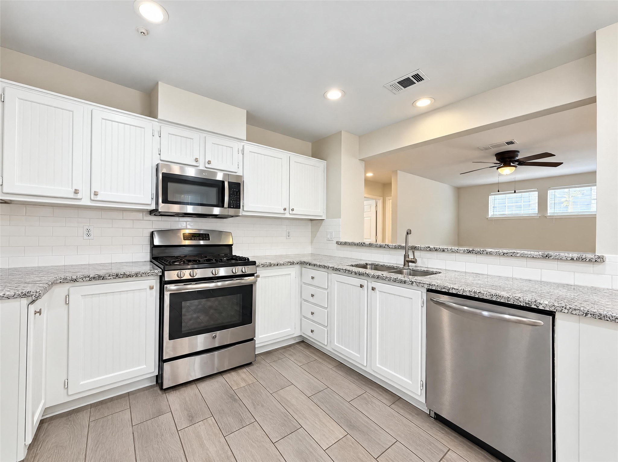 51 N Wilde Yaupon, Spring, TX 77381 51 N Wilde Yaupon, Spring, TX 77381