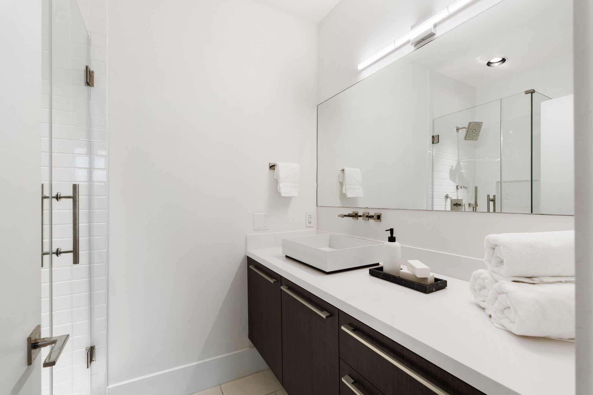 Full bath attached to the gameroom