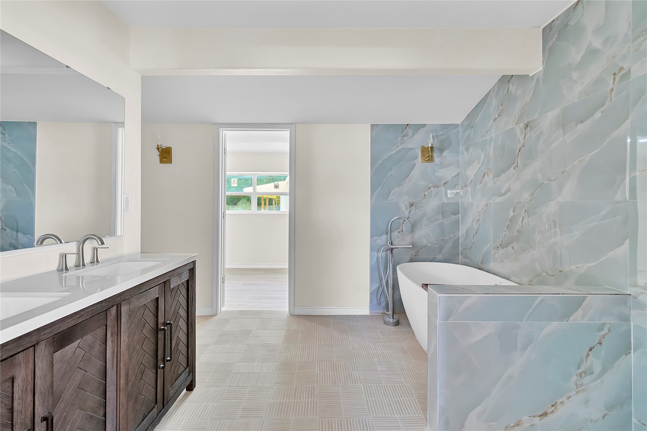 7220 Moore, Hitchcock, TX 77563