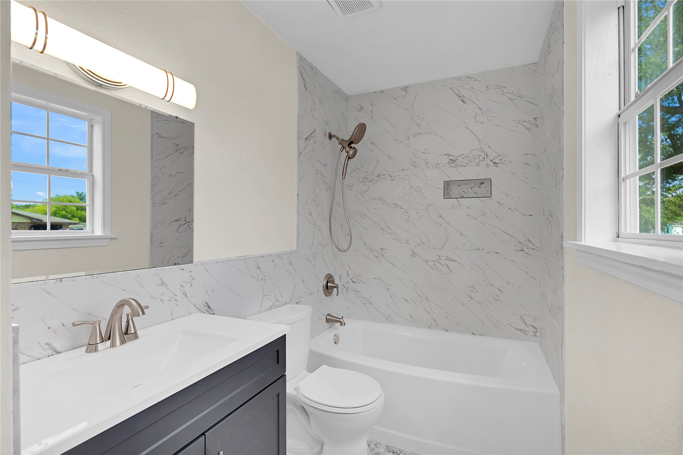 7220 Moore, Hitchcock, TX 77563