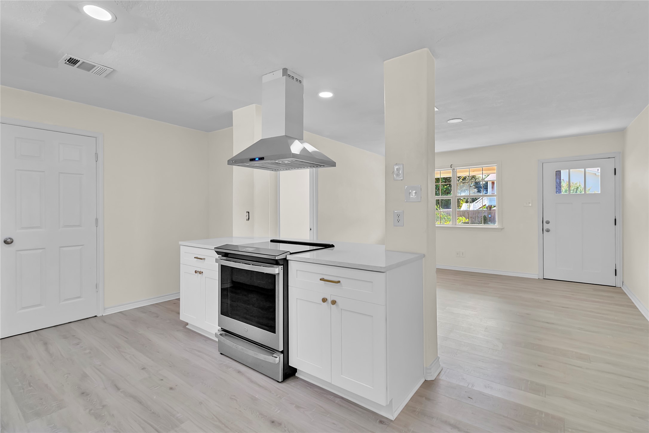 7220 Moore, Hitchcock, TX 77563