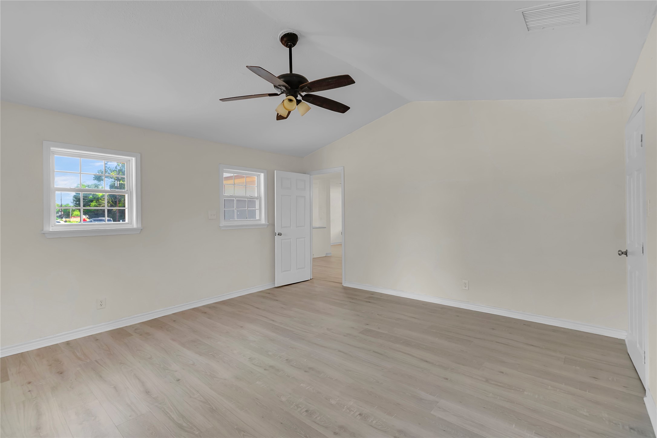 7220 Moore, Hitchcock, TX 77563