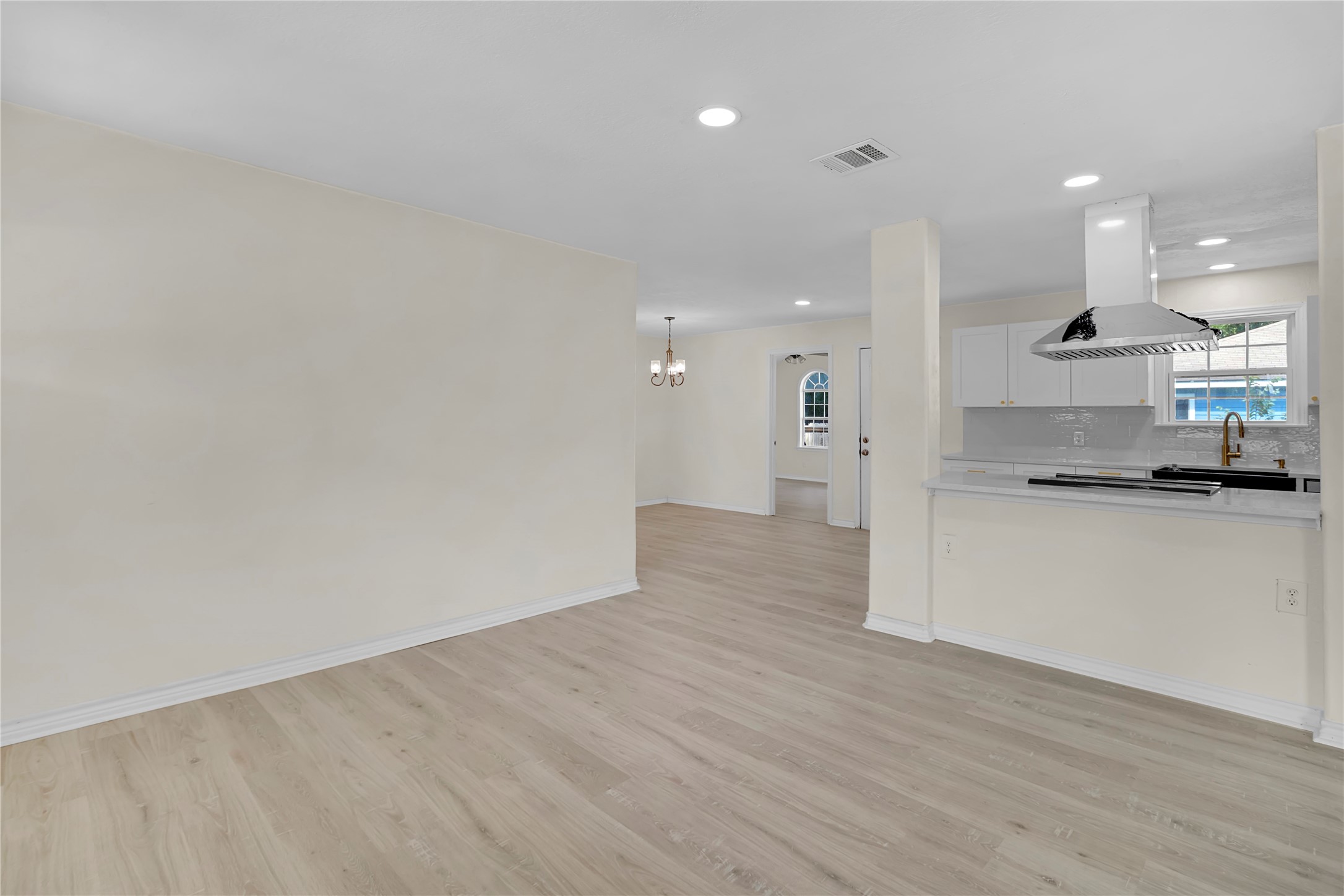 7220 Moore, Hitchcock, TX 77563