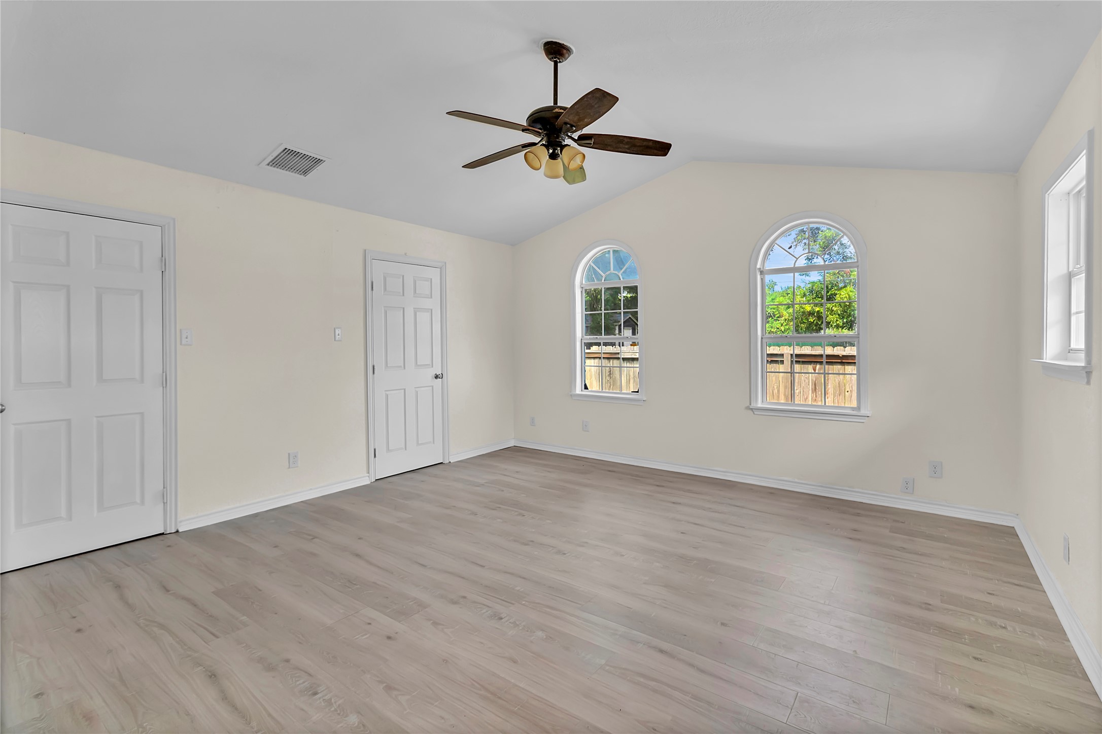 7220 Moore, Hitchcock, TX 77563