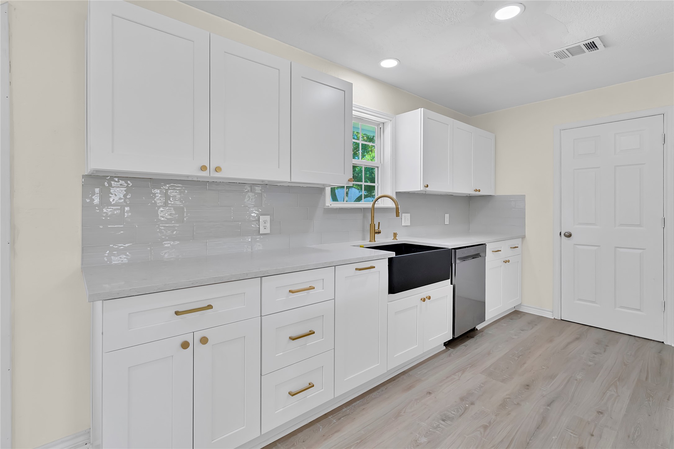 7220 Moore, Hitchcock, TX 77563