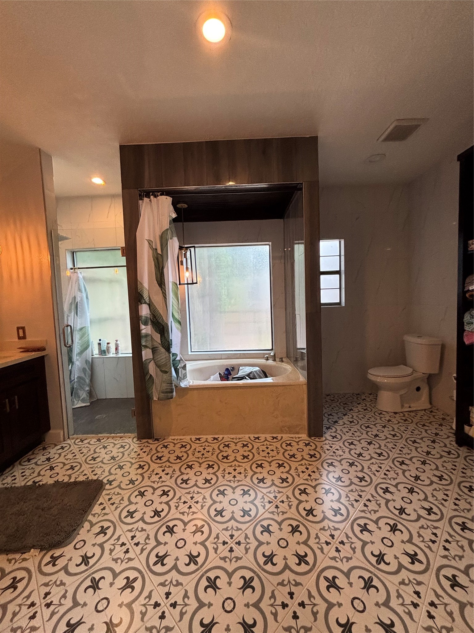 5422 Windy Lake Drive, Houston, TX 77345