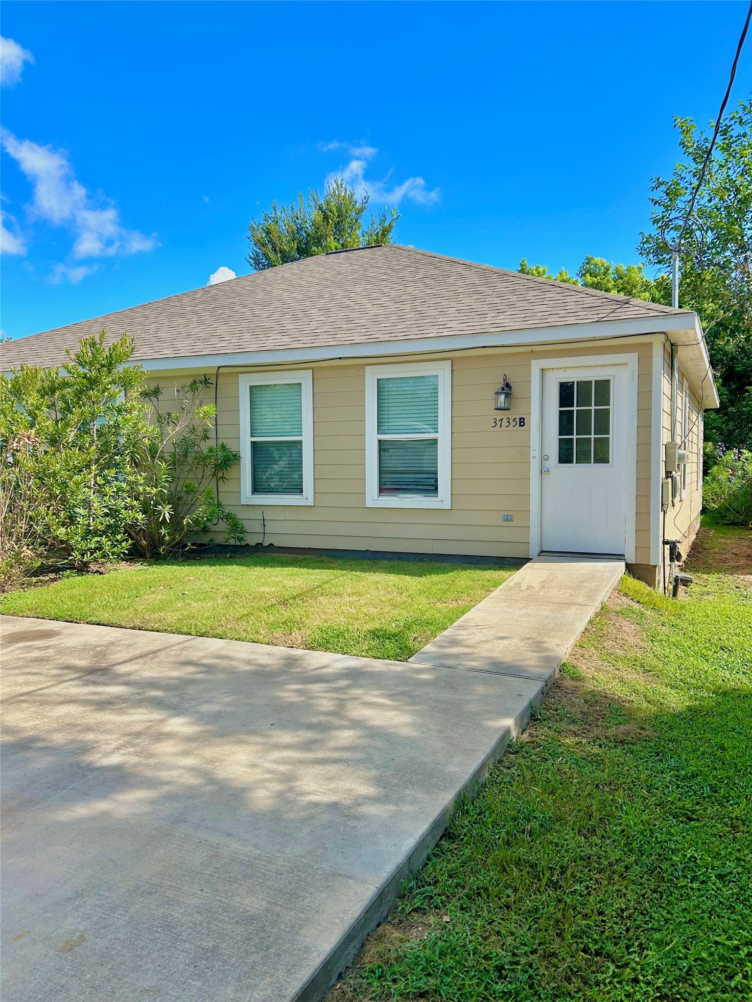 3735 Putnam Drive, #B, Bacliff, TX 77518