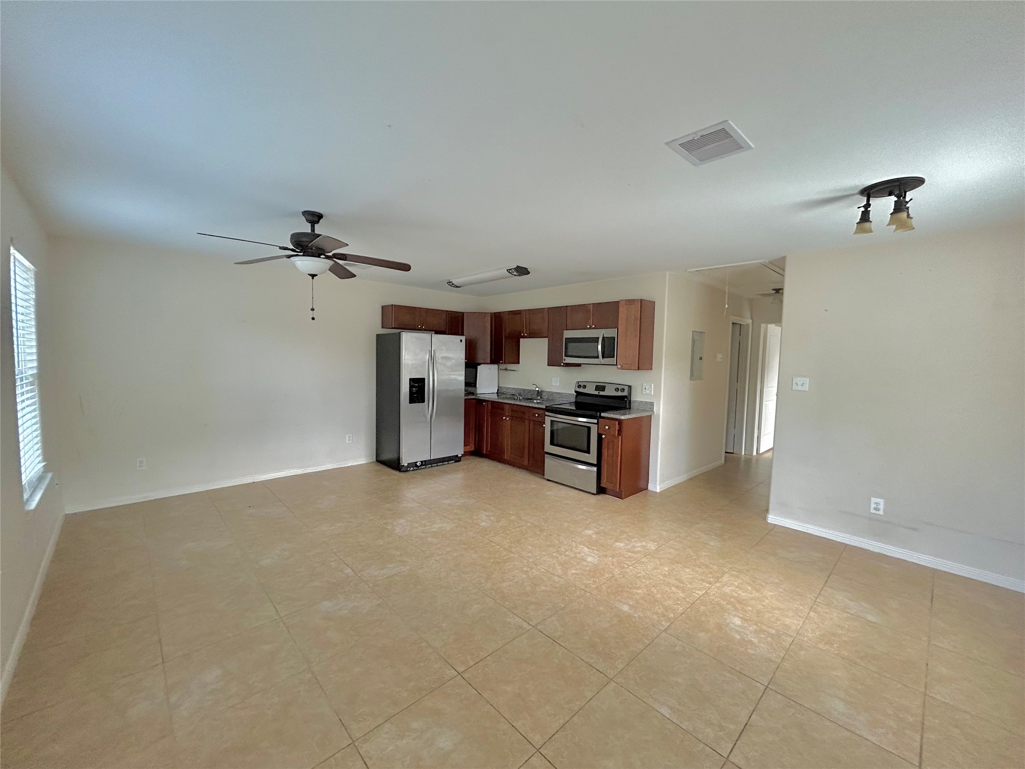 3735 Putnam Drive, #B, Bacliff, TX 77518