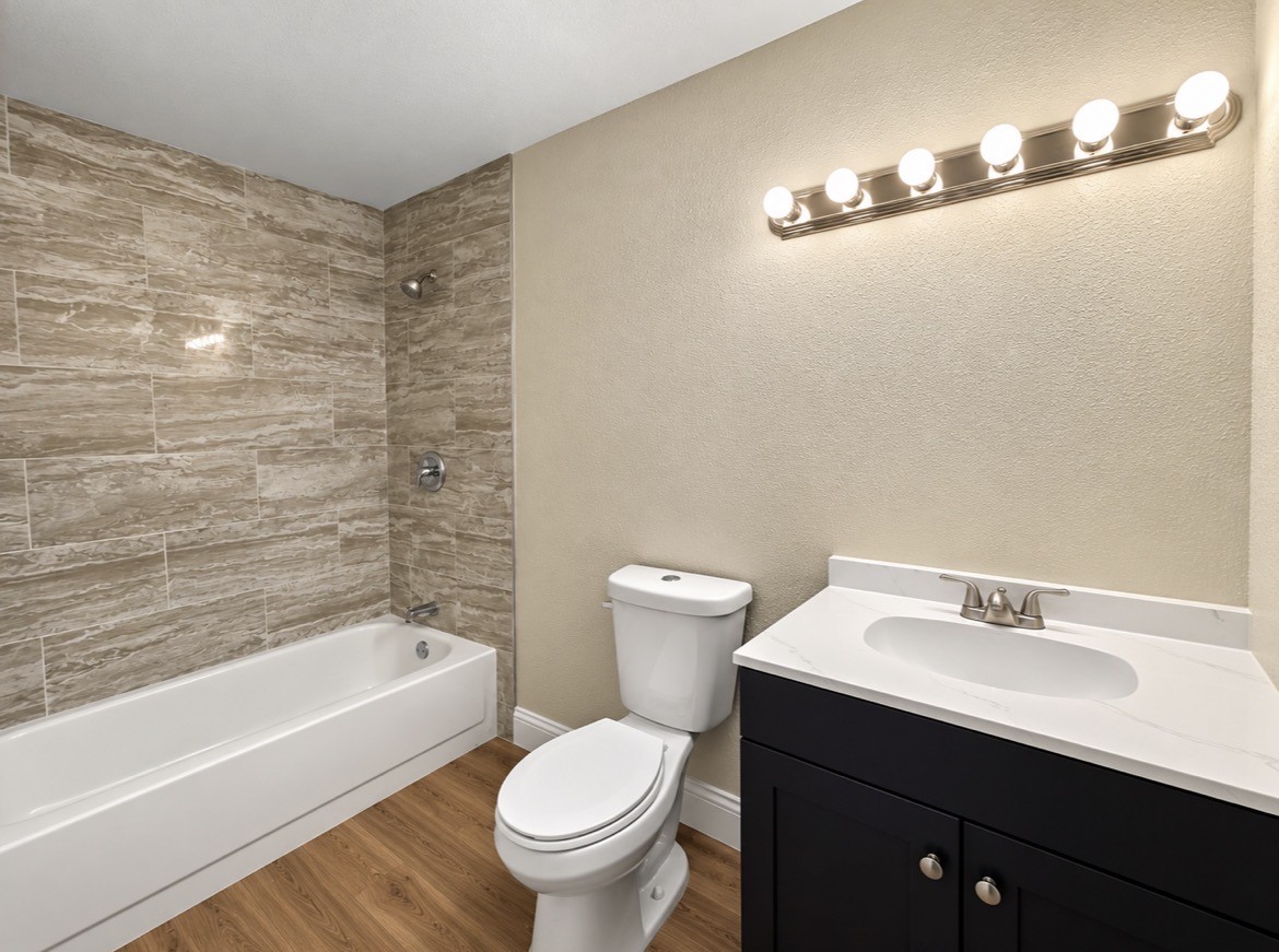 5620 Hollow Pines Drive, Houston, TX 77049 5620 Hollow Pines Drive, Houston, TX 77049