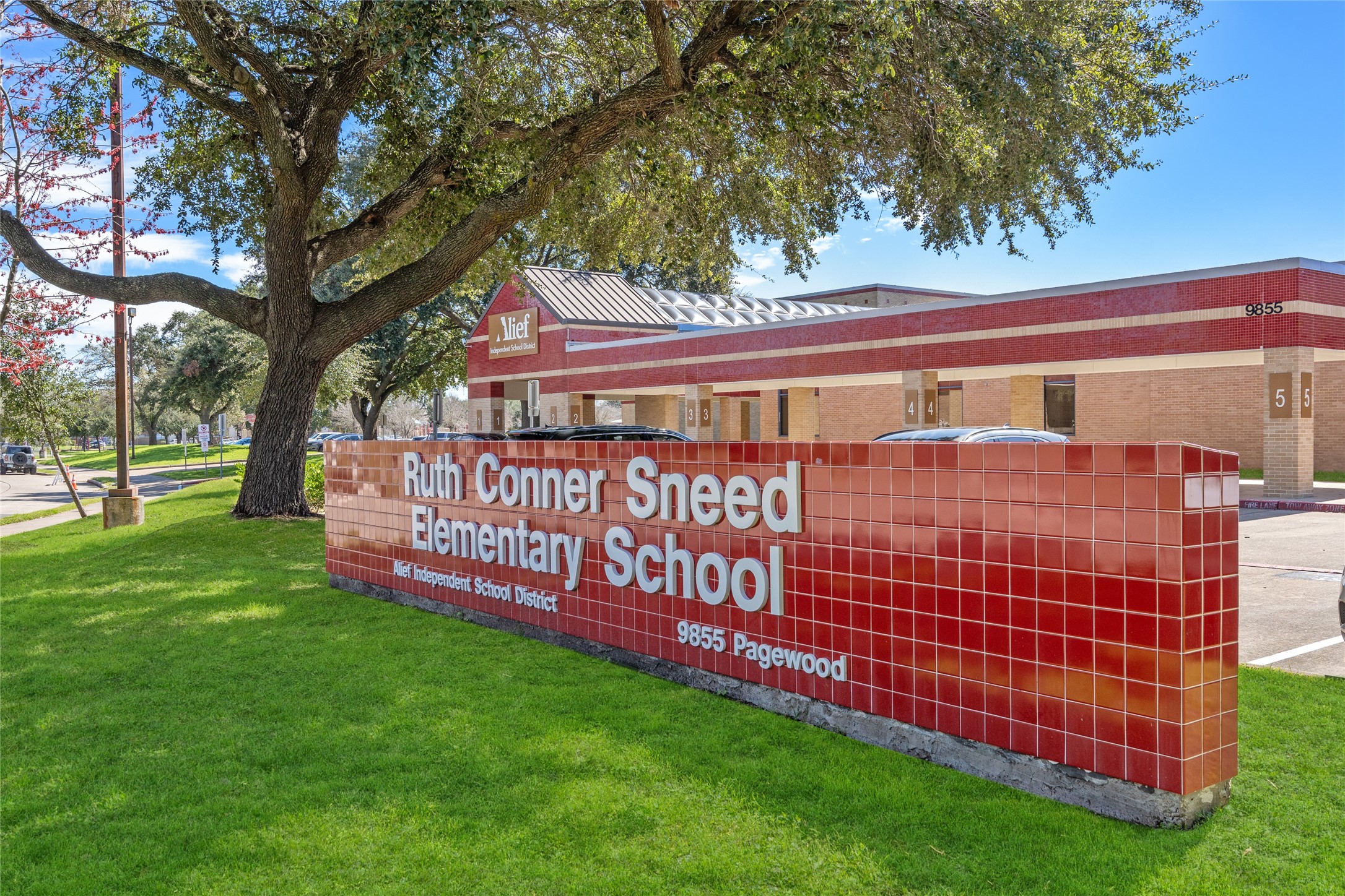 Located near Ruth Conner Sneed Elementary, this townhome offers easy access to a great neighborhood schoolperfect for families seeking convenience and community!