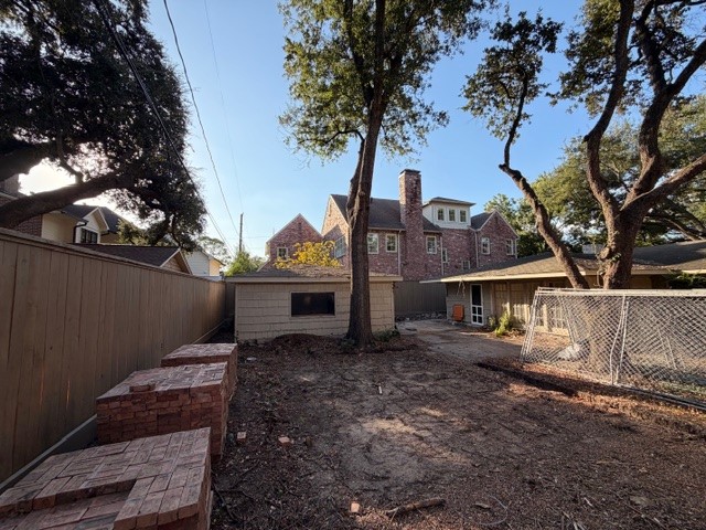 The existing backyard with new fence and a former Rallin Welch build in the background. The existing backyard with new fence and a former Rallin Welch build in the background.