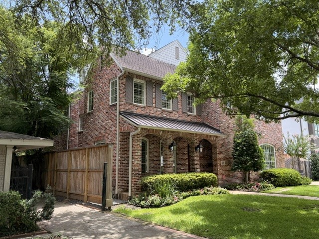 The custom home next door that Rallin Welch built about 20 years ago. The custom home next door that Rallin Welch built about 20 years ago.