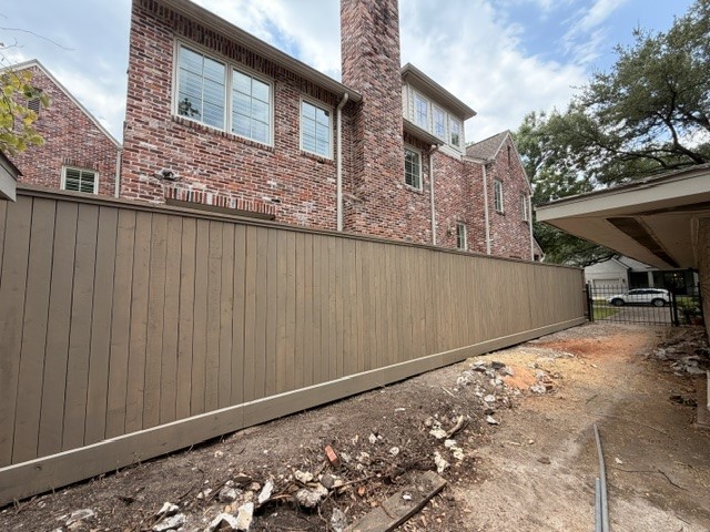 A view down the driveway of the existing property with the custom home that Rallin Welch built almost 20 years ago. A view down the driveway of the existing property with the custom home that Rallin Welch built almost 20 years ago.