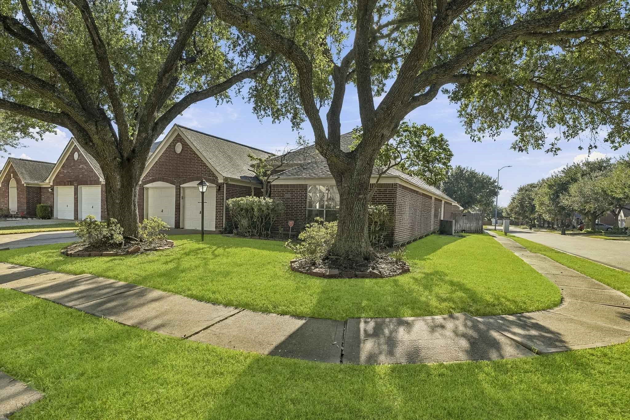 3802 Shady Breeze Drive, Houston, TX 77082