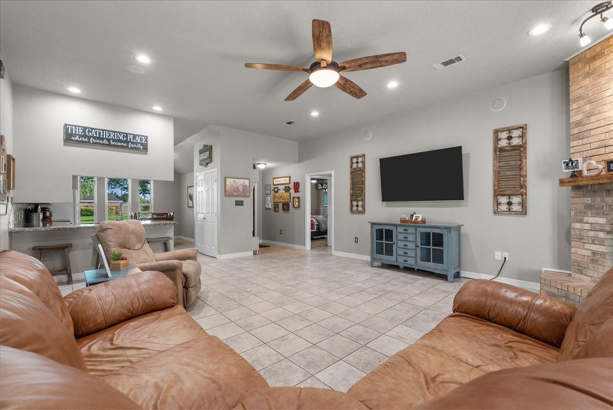 14018 Cimarron Road, Santa Fe, TX 77517