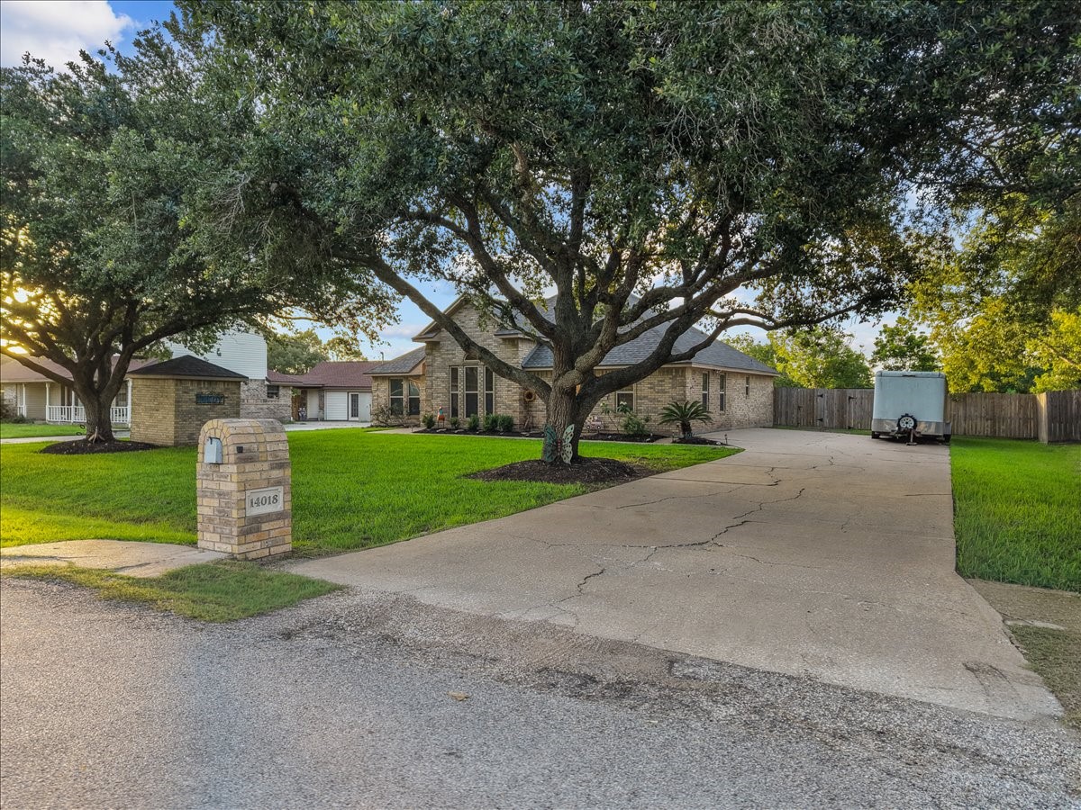 14018 Cimarron Road, Santa Fe, TX 77517
