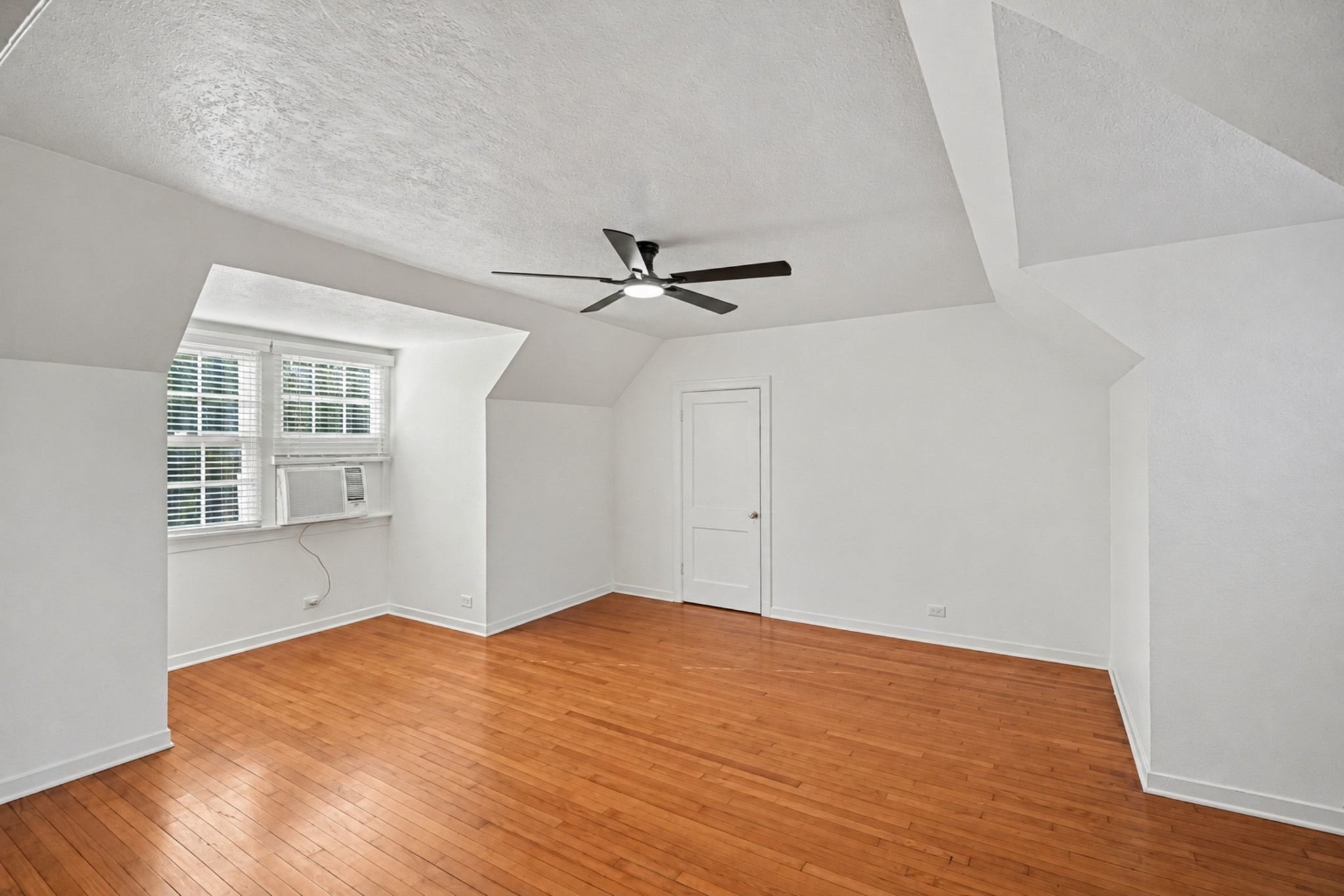 Upstairs second primary suite.